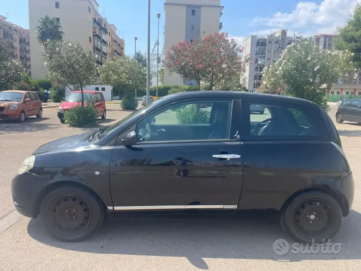 Usata Lancia Ypsilon 90 CV (66 kW) 2007 Nero Utilitaria