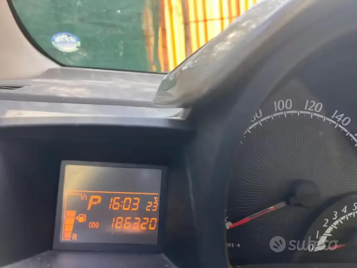 Usata Toyota iQ 68 CV (50 kW) 2009 Bianco Utilitaria