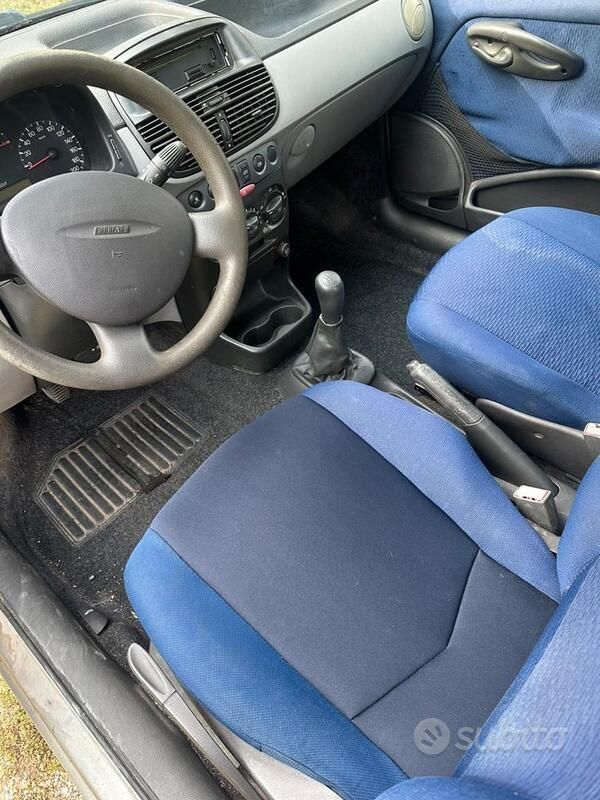 Usata Fiat Punto 80 CV (58 kW) 2001 Grigio Utilitaria