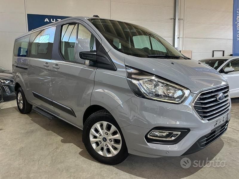 Usata Ford Transit Custom Titanium 150 CV (110 kW) 2023 Grigio scuro Monovolume