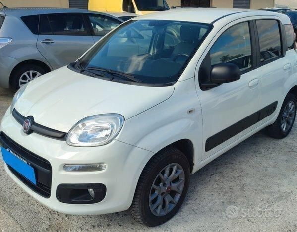 Usata Fiat Panda 4x4 S 95 CV (69 kW) 2016 Bianco pastello Utilitaria