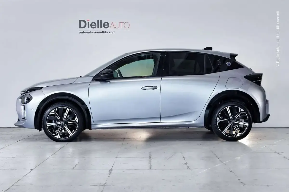 Nuova Lancia Ypsilon 110 CV (80 kW) 2025 Grigio chiaro / alluminio met. Utilitaria