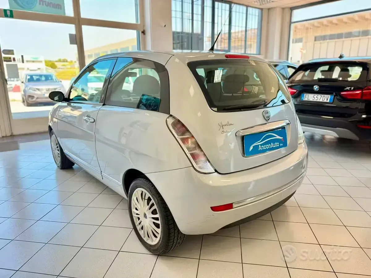 Usata Lancia Ypsilon 60 CV (44 kW) 2008 Grigio Utilitaria