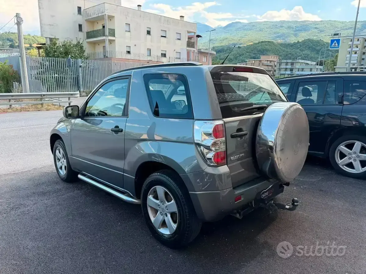 Usata Suzuki Grand Vitara 106 CV (77 kW) 2007 Grigio SUV
