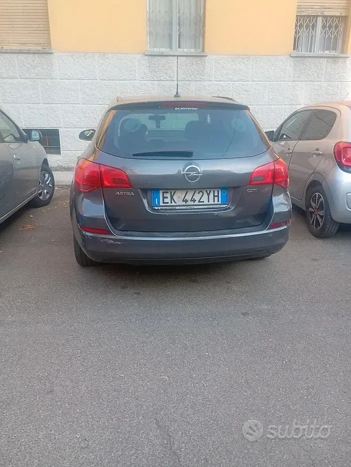 Usata Opel Astra 110 CV (80 kW) 2011 Grigio Station wagon