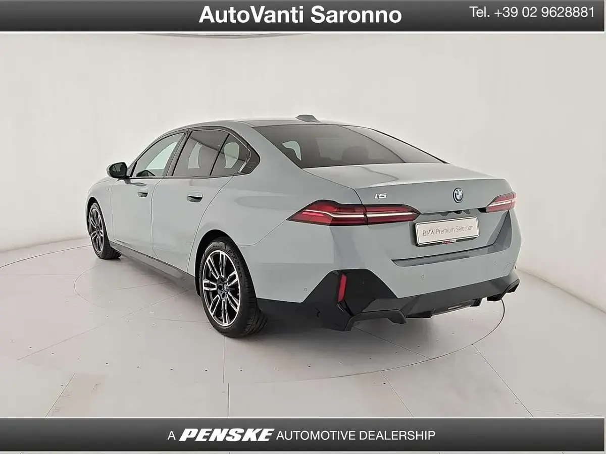 Usata BMW i5 M Sport 250 kW (340 CV) 2024 Verde Berlina