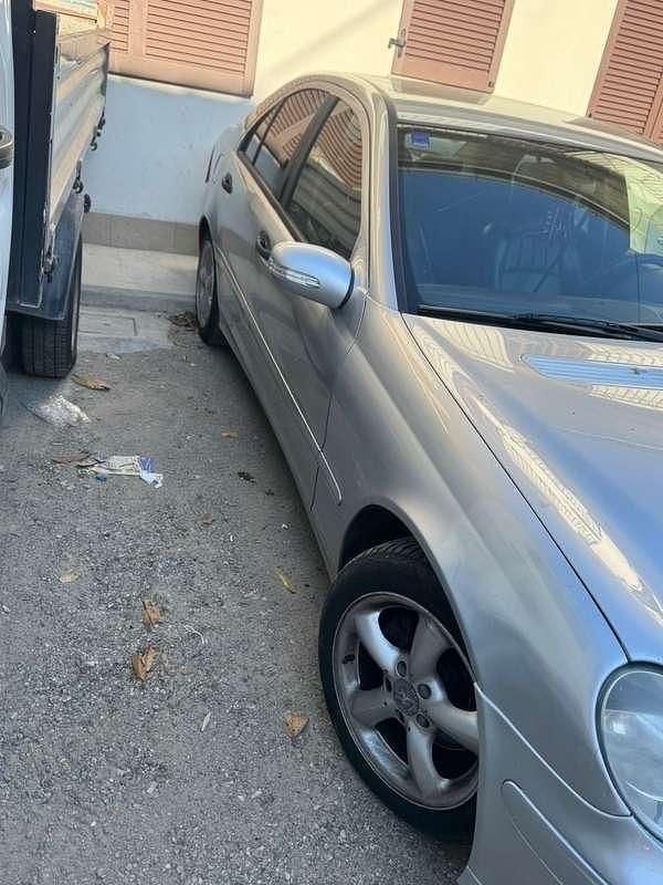 Usata Mercedes C200 Elegance 122 CV (89 kW) 2006 Berlina