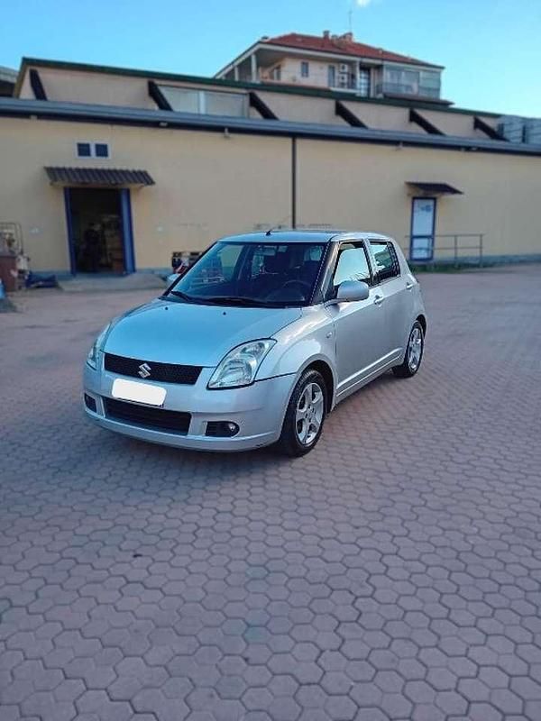 Usata Suzuki Swift GLX 92 CV (67 kW) 2005 Grigio Utilitaria