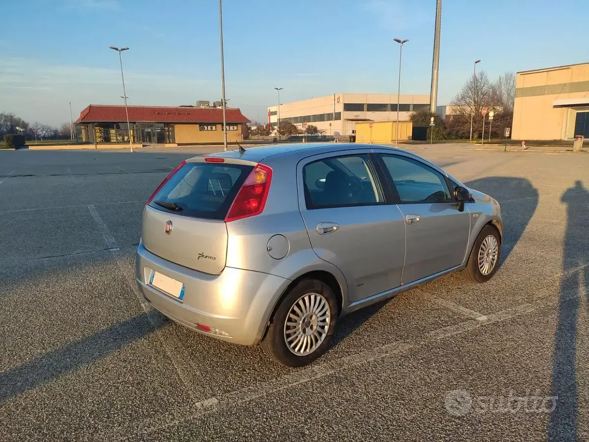 Usata Fiat Grande Punto 75 CV (55 kW) 2008 Grigio Utilitaria