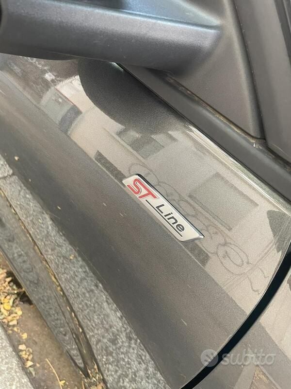 Usata Ford Kuga 190 CV (139 kW) 2023 Grigio SUV