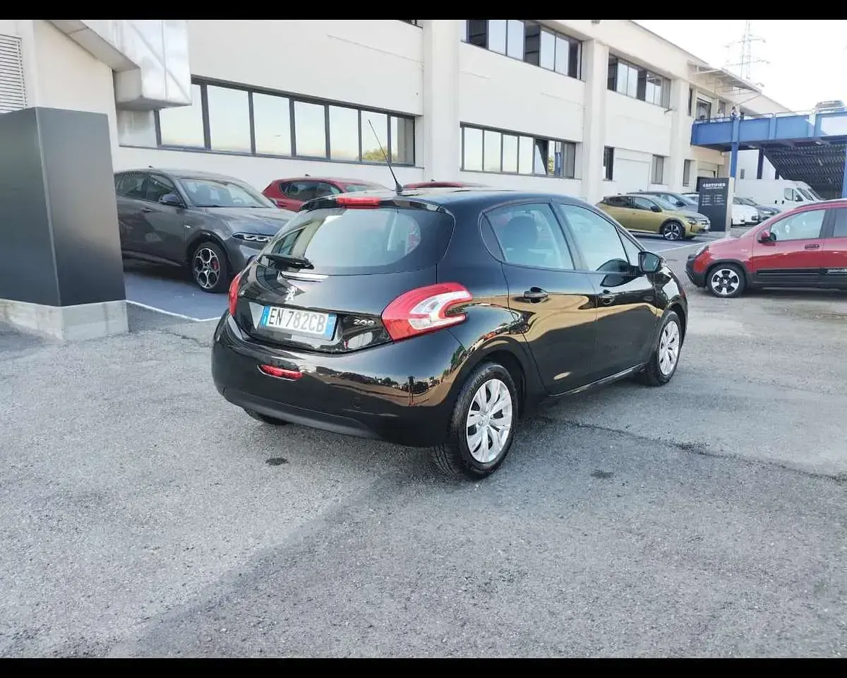 Usata Peugeot 208 Business-Line 68 CV (50 kW) 2012 Nero Utilitaria
