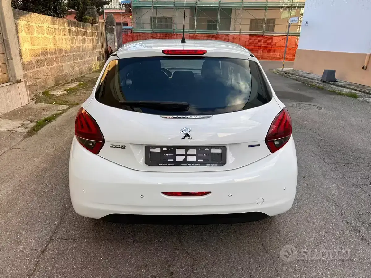 Usata Peugeot 208 Active 82 CV (60 kW) 2017 Bianco Utilitaria
