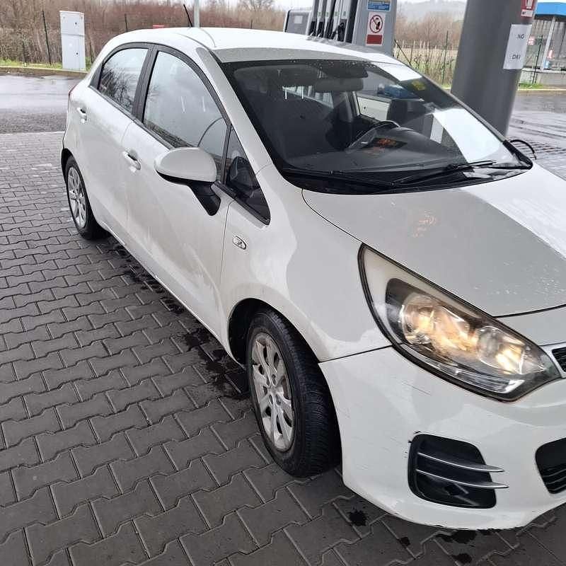 Usata Kia Rio 83 CV (61 kW) 2016 Bianco Berlina