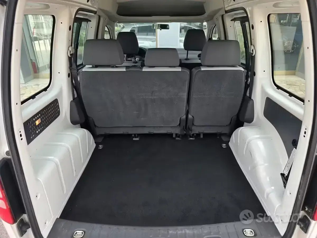 Usata VW Caddy Trendline 75 CV (55 kW) 2012 Bianco Monovolume