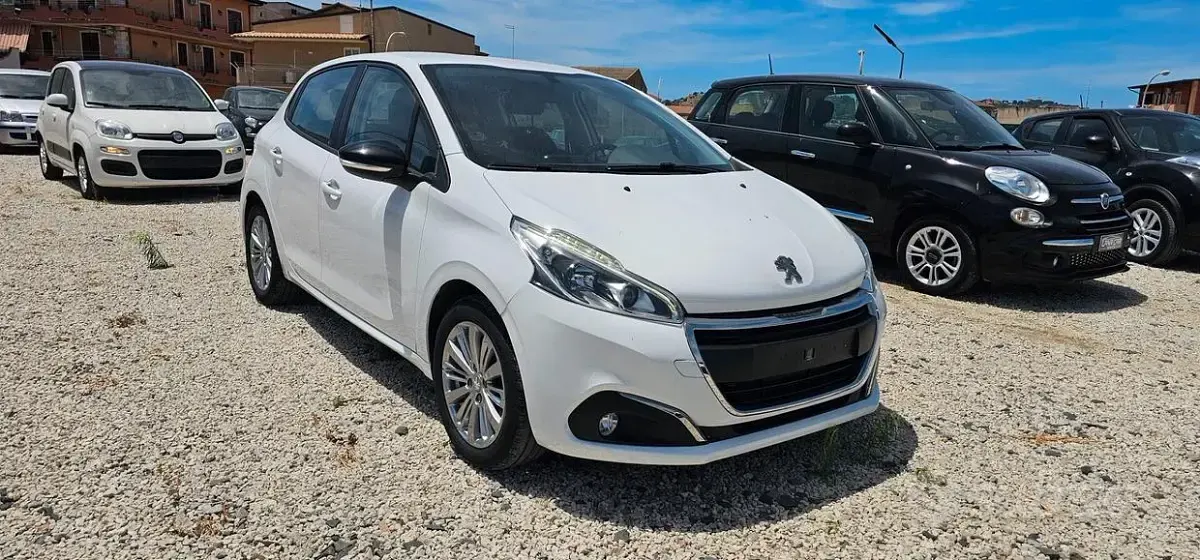 Usata Peugeot 208 Allure 82 CV (60 kW) 2018 Bianco Utilitaria