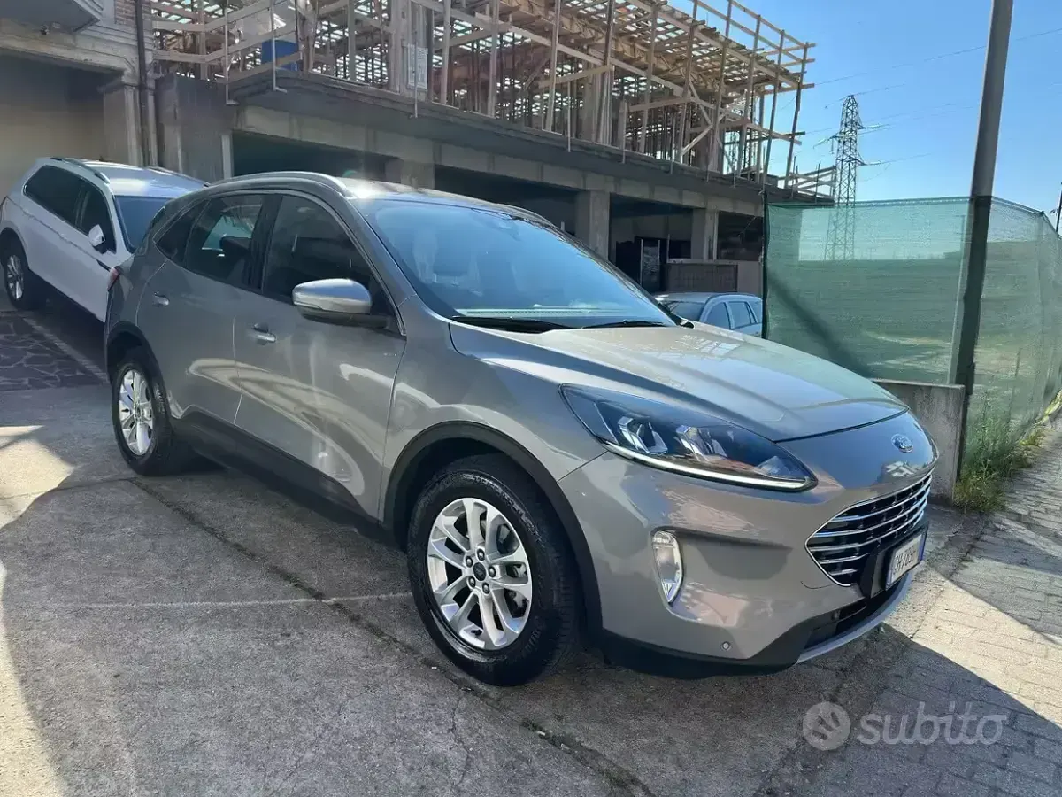 Usata Ford Kuga Titanium 120 CV (88 kW) 2021 Grigio SUV