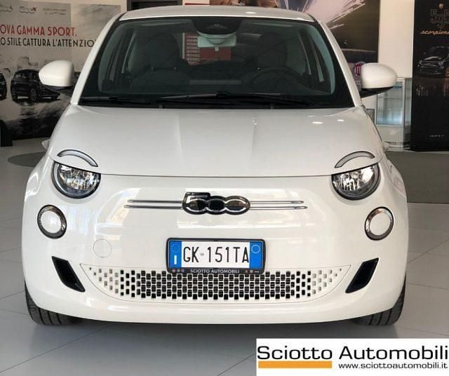 Usata Fiat 500e 86 kW (118 CV) 2023 Bianco pastello Berlina