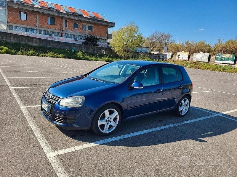 Usata VW Golf VI 105 CV (77 kW) 2008 Blu Utilitaria