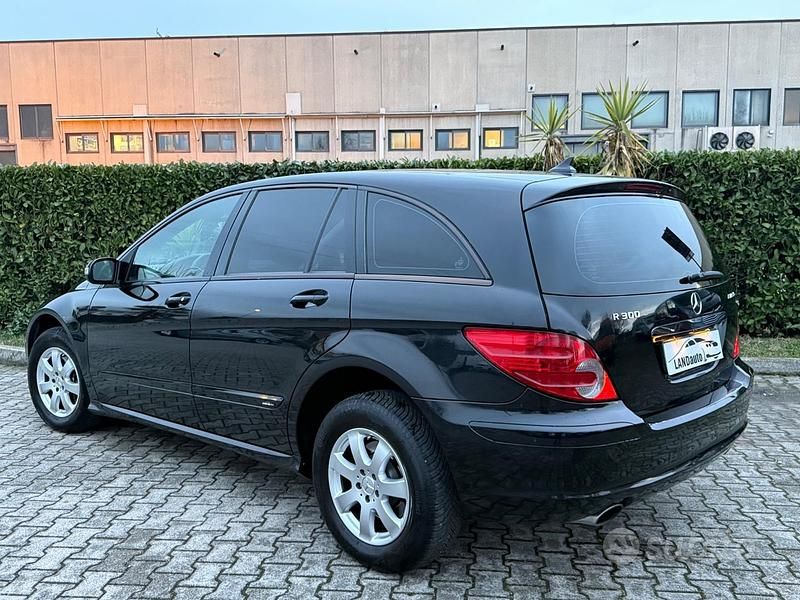 Usata Mercedes R320 224 CV (164 kW) 2008 Nero Monovolume