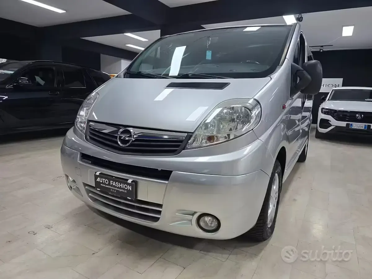 Usata Opel Vivaro 114 CV (83 kW) 2010 Grigio Monovolume
