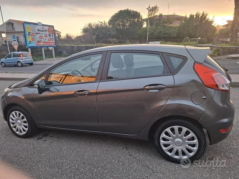 Usata Ford Fiesta Titanium 95 CV (69 kW) 2016 Grigio Berlina