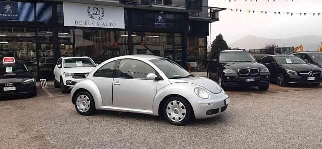 Usata VW New Beetle 105 CV (77 kW) 2006 Argento Utilitaria