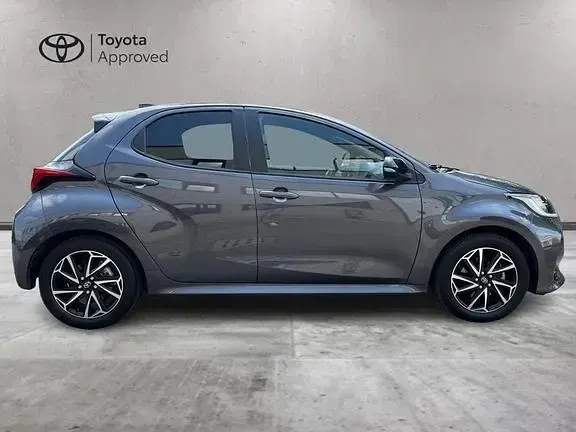 Usata Toyota Yaris Lounge 91 CV (66 kW) 2022 Dark grey met Utilitaria