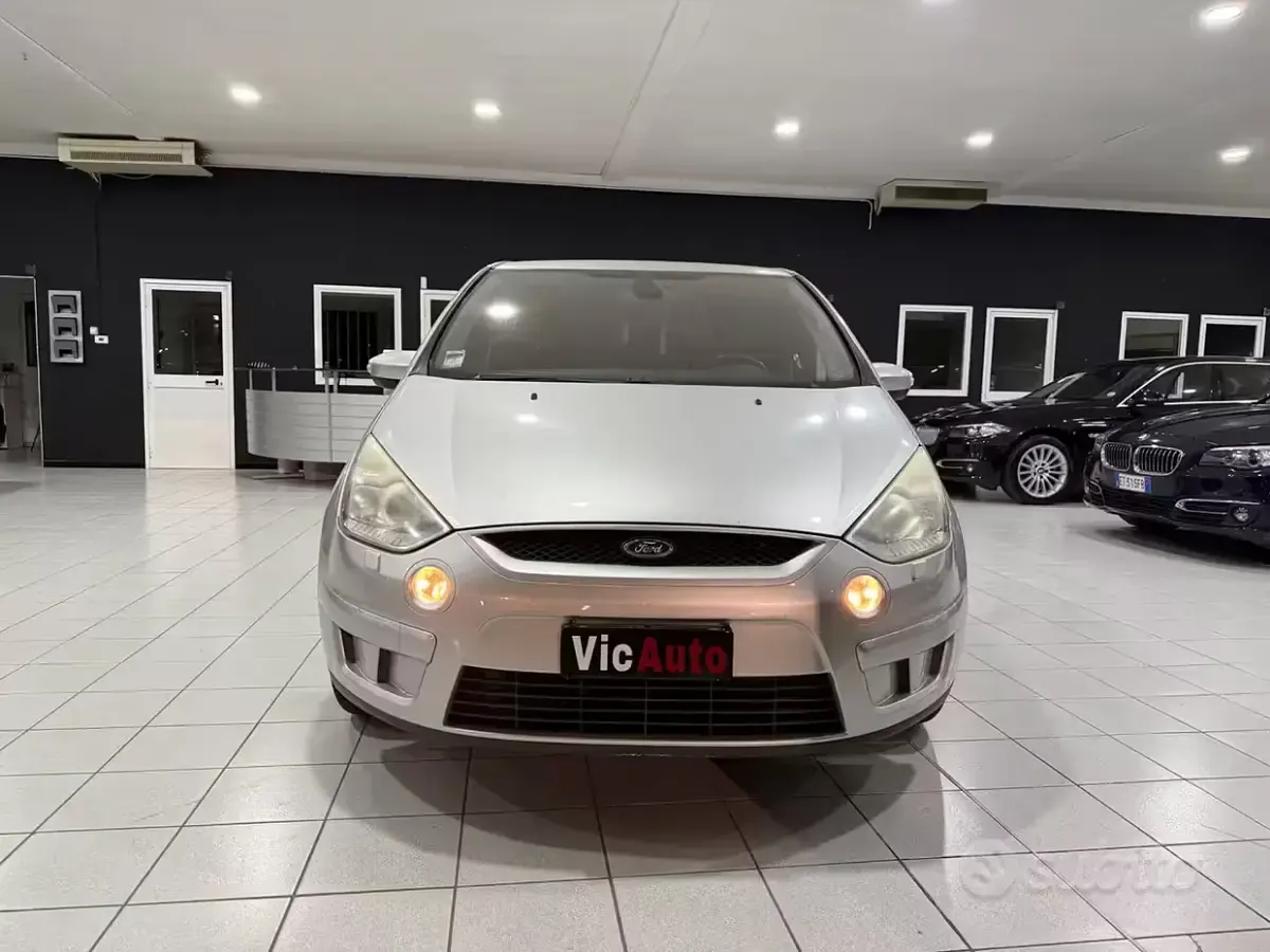 Usata Ford S-MAX Titanium 140 CV (102 kW) 2008 Grigio Monovolume