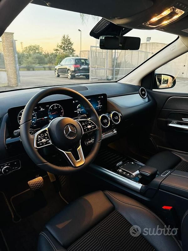 Usata Mercedes B180 115 CV (84 kW) 2021 Nero Monovolume