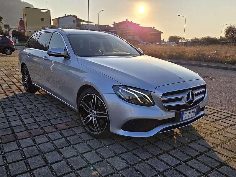 Usata Mercedes E220 Business 194 CV (142 kW) 2018 Grigio Station wagon