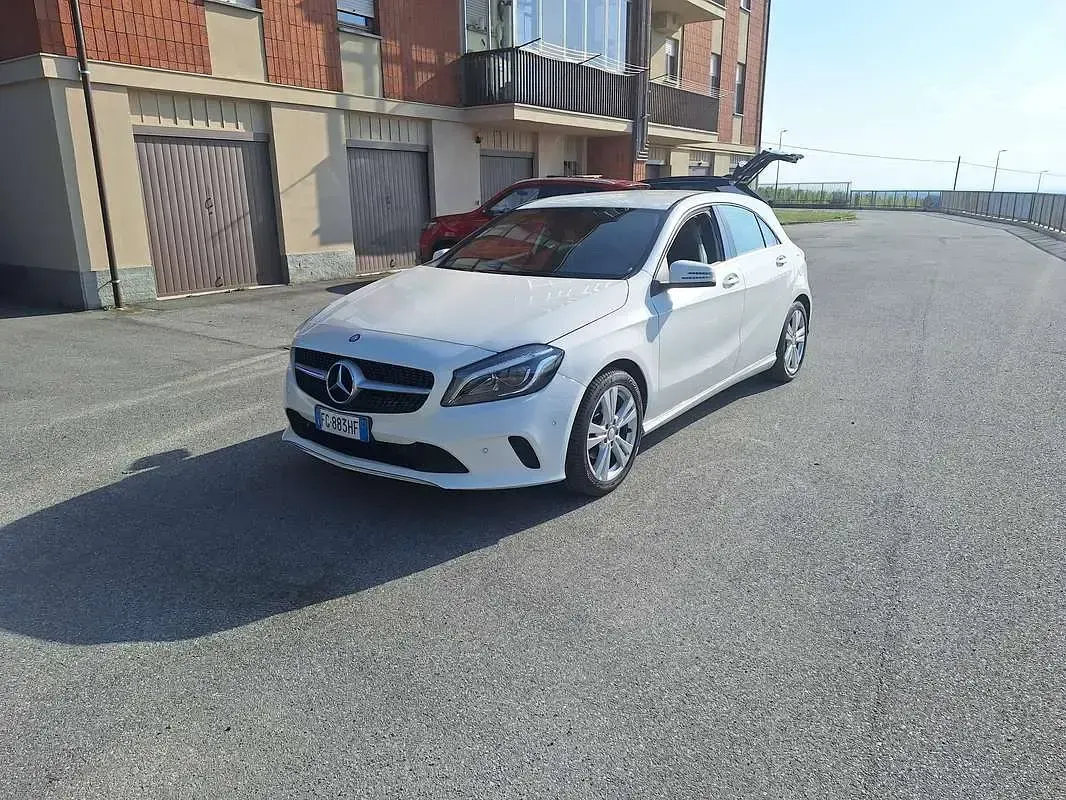 Usata Mercedes A180 109 CV (80 kW) 2017 Bianco Utilitaria