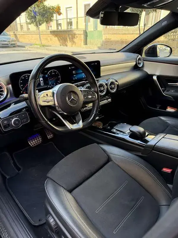 Usata Mercedes A180 Premium 116 CV (85 kW) 2022 Berlina