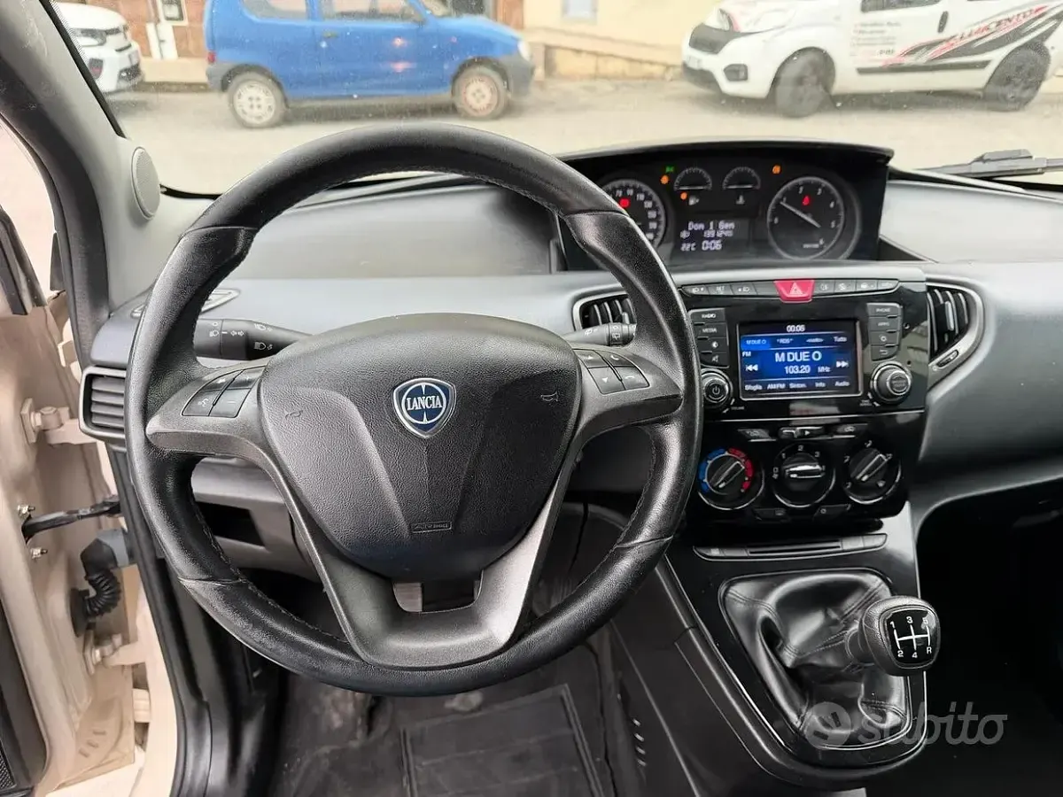 Usata Lancia Ypsilon S 95 CV (69 kW) 2018 Beige Utilitaria