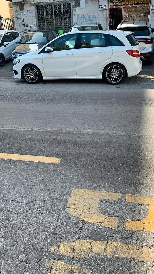 Usata Mercedes B180 Premium 116 CV (85 kW) 2018 Bianco Utilitaria