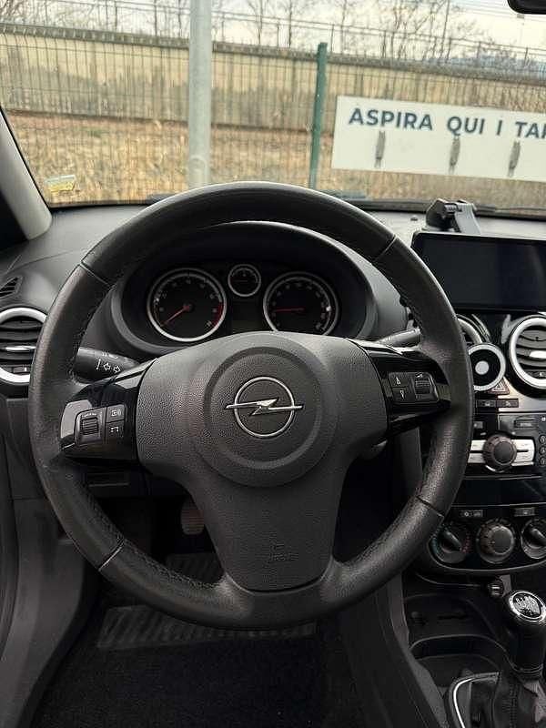Usata Opel Corsa 69 CV (50 kW) 2007 Berlina