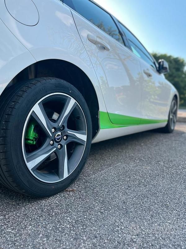 Usata Volvo V40 R-Design 120 CV (88 kW) 2014 Bianco Station wagon