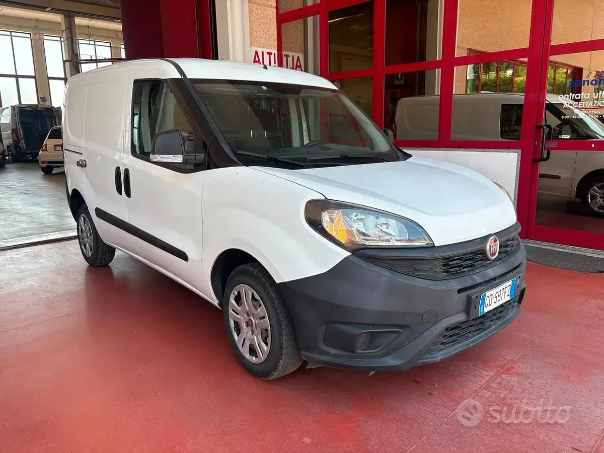 Usata Fiat Doblò Easy 95 CV (69 kW) 2021 Bianco Monovolume