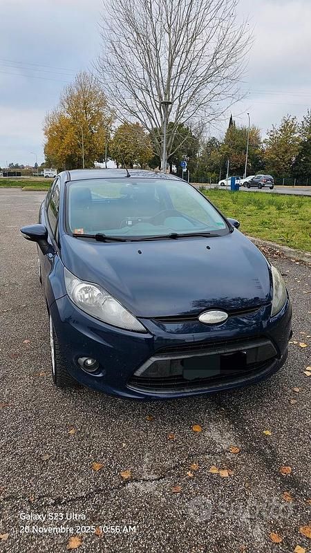 Blu Usata 2010 Ford Fiesta Due volumi | 2500 € (Buon prezzo) - Immagine 1/4