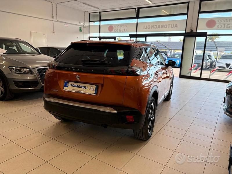 Occasion Peugeot 2008 Allure 101 ch (74 kW) 2023 Orange SUV