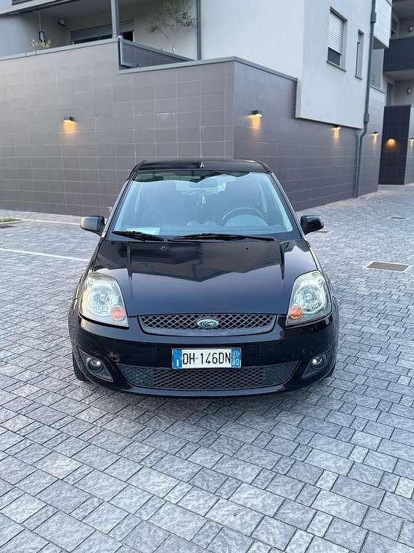 Usata Ford Fiesta Ghia 75 CV (55 kW) 2007 Utilitaria