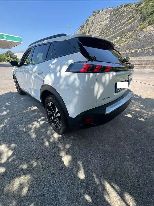 Usata Peugeot 2008 Allure 131 CV (96 kW) 2022 SUV