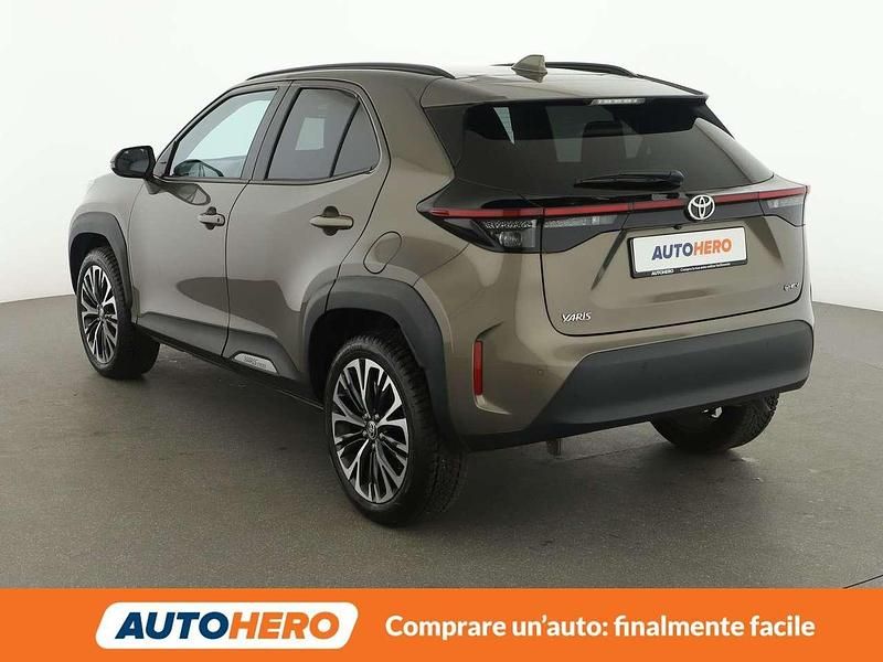 Usata Toyota Yaris Cross Lounge 92 CV (67 kW) 2024 Oro SUV
