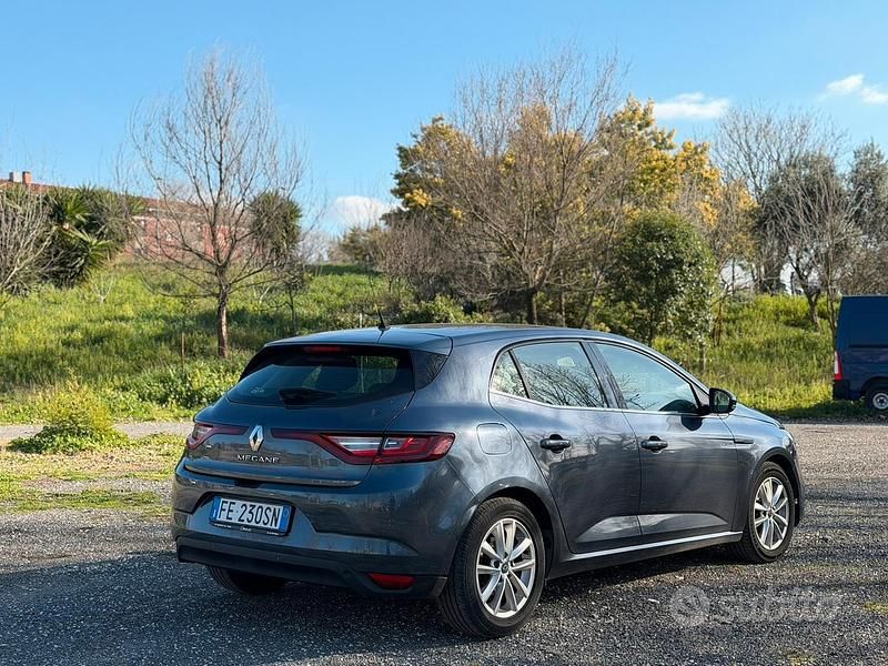 Usata Renault Mégane IV Zen 110 CV (80 kW) 2016 Blu Berlina