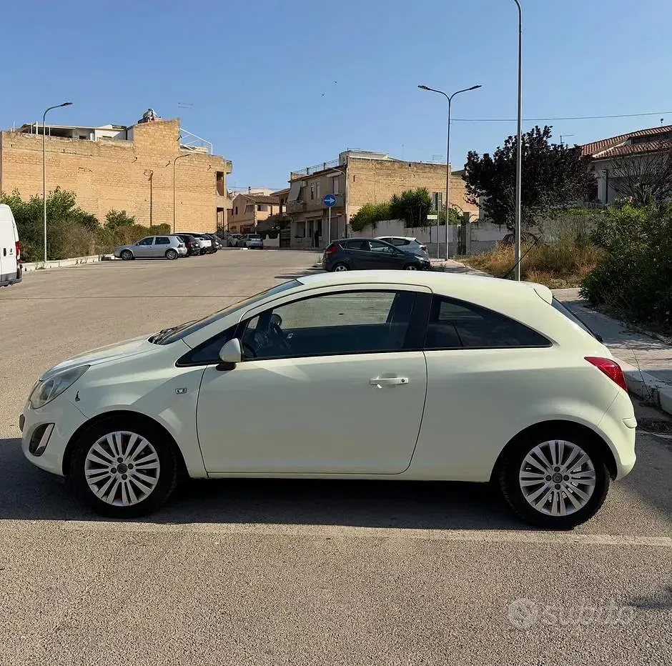 Usata Opel Corsa 85 CV (62 kW) 2011 Bianco Utilitaria