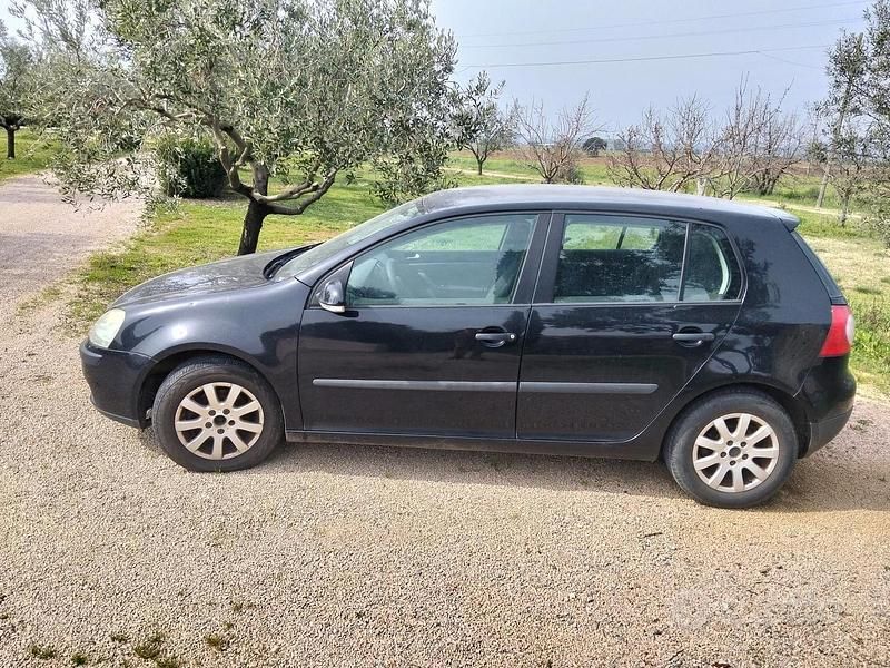 Usata VW Golf IV 105 CV (77 kW) 2004 Berlina