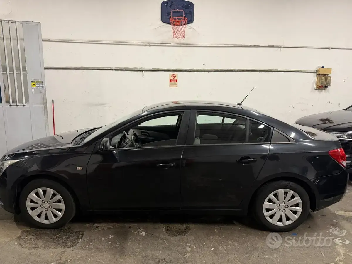 Usata Chevrolet Cruze 113 CV (83 kW) 2010 Nero Berlina