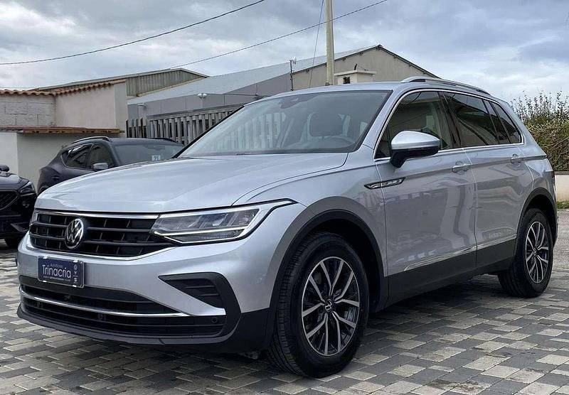 Argento Usata 2022 VW Tiguan Life SUV | 24.500 € (Super prezzo) - Immagine 1/4