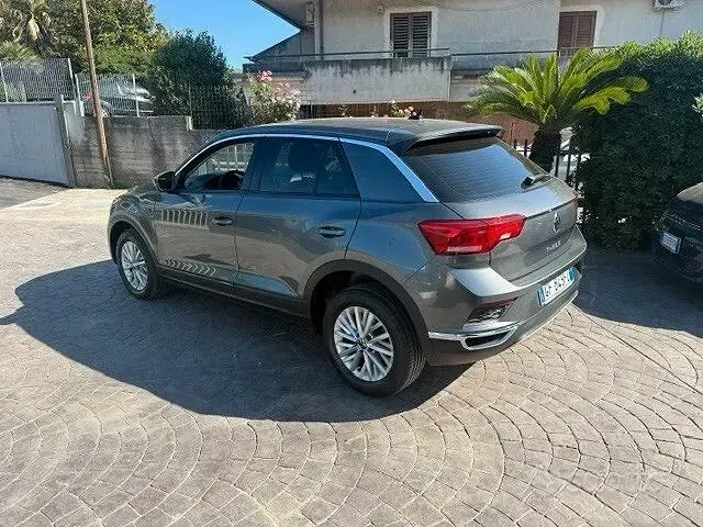 Usata VW T-Roc Business 116 CV (85 kW) 2021 Grigio SUV