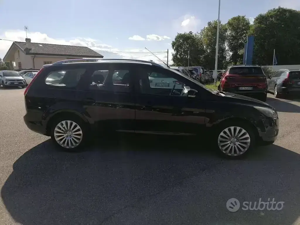 Usata Ford Focus Style 109 CV (80 kW) 2010 Nero Station wagon