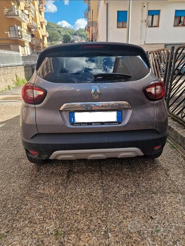 Usata Renault Captur 90 CV (66 kW) 2019 Grigio SUV